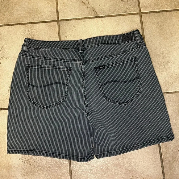 Lee regular fit mid rise shorts - Picture 4 of 7